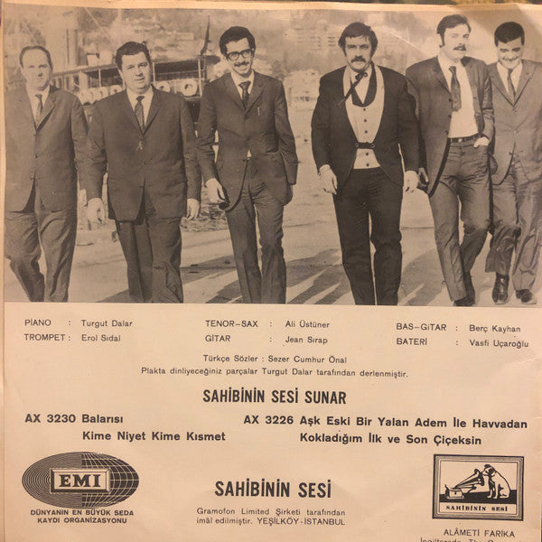 Kamuran Akkor : Aşk Eski Bir Yalan / Kokladığım İlk Ve Son Çiçeksin (7", Single)